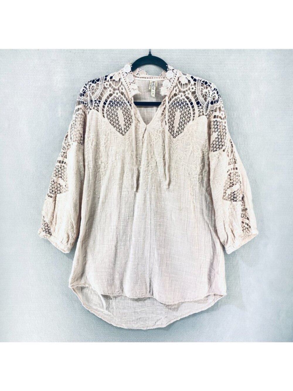 XCVI Top Womens M Blush Cotton Chambray Blouse Crochet Sleeve Boho Granola - Picture 3 of 14
